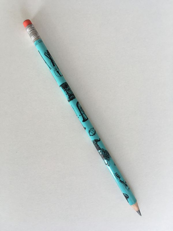 Bleistift Instrumente und roter Radiergummi (blau)